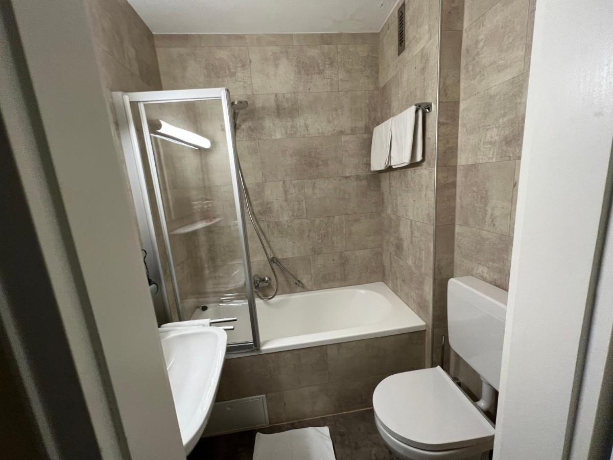 Hotel Schwan Hugelsheim Bagian luar foto
